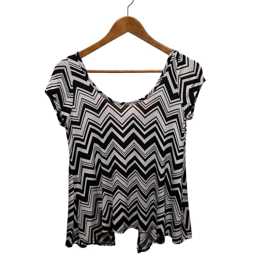 Rue21 Open Back T-Shirt Size Small